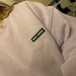 Nicki studios sweater  - Använd men bra skick. Ingen luva.