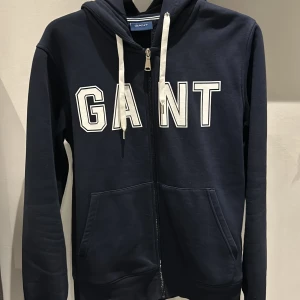  Gant kofta -  Sälj en äkta Gant kofta har använt två tre gånger max för mig information skriv gärna till mig 