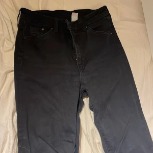Jeans  - Säljer dessa jeans i storlek (s-xs)