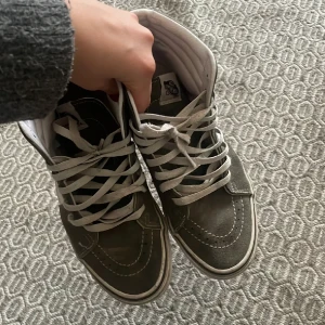 Vans - Säljer då de inte kommer till användning❤️perfekta till våren!