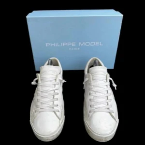 Philippe modell - Tja, säljer nu dessa snygga phillippe modell skor i bra skick! 