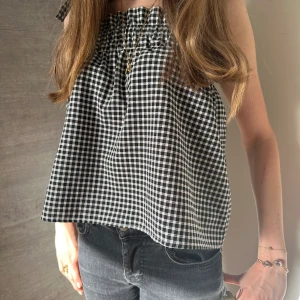 Snygg topp - Snygg topp från h&m liknar den från Ganni, storlek S! 