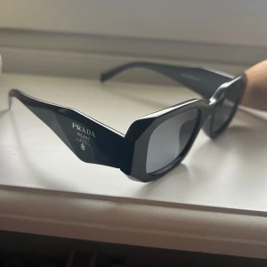 Prada solglasögon - Nyskick 