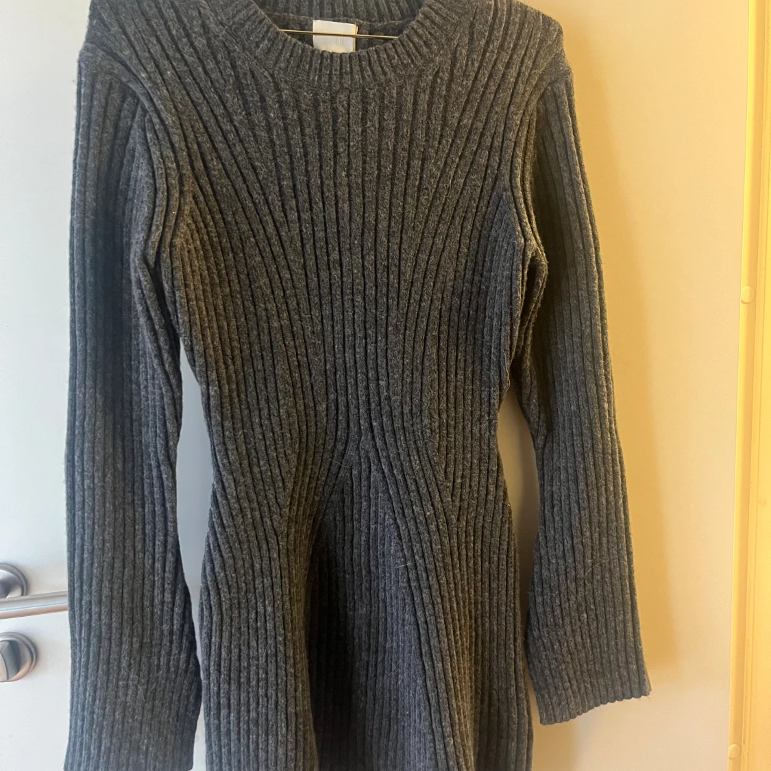 Hm ribstickad klänning 