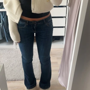 Jeans - Supersnygga lågmidjade jeans från zara❣️❣️