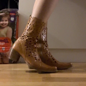 Cowboy boots  - San Marina cowboy boots i begagnat skick. Säljer dem eftersom de inte har kommit till användning. Går att mötas upp vid Kalmar centrum 