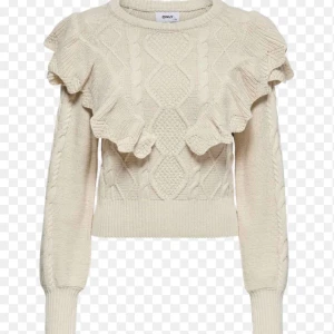 Stickad tröja  - Säljer denna tröja ifrån Only i storlek S. Den är knappt använd. Köpte för 500kr och säljer för 250kr❤️