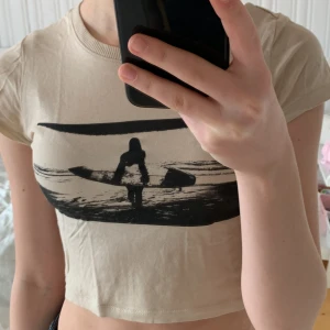 Biege topp - Bra skick, använd några få gånger, säljer för att jag inte använder den