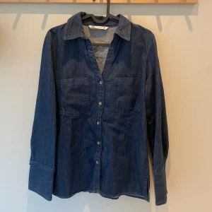 Jeansskjorta - Jeansskjorta från zara, använd 1 gång