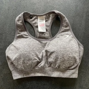 Gymshark sportbh - Sparsamt använd. Säljer pga för liten. Köptes för 349kr.