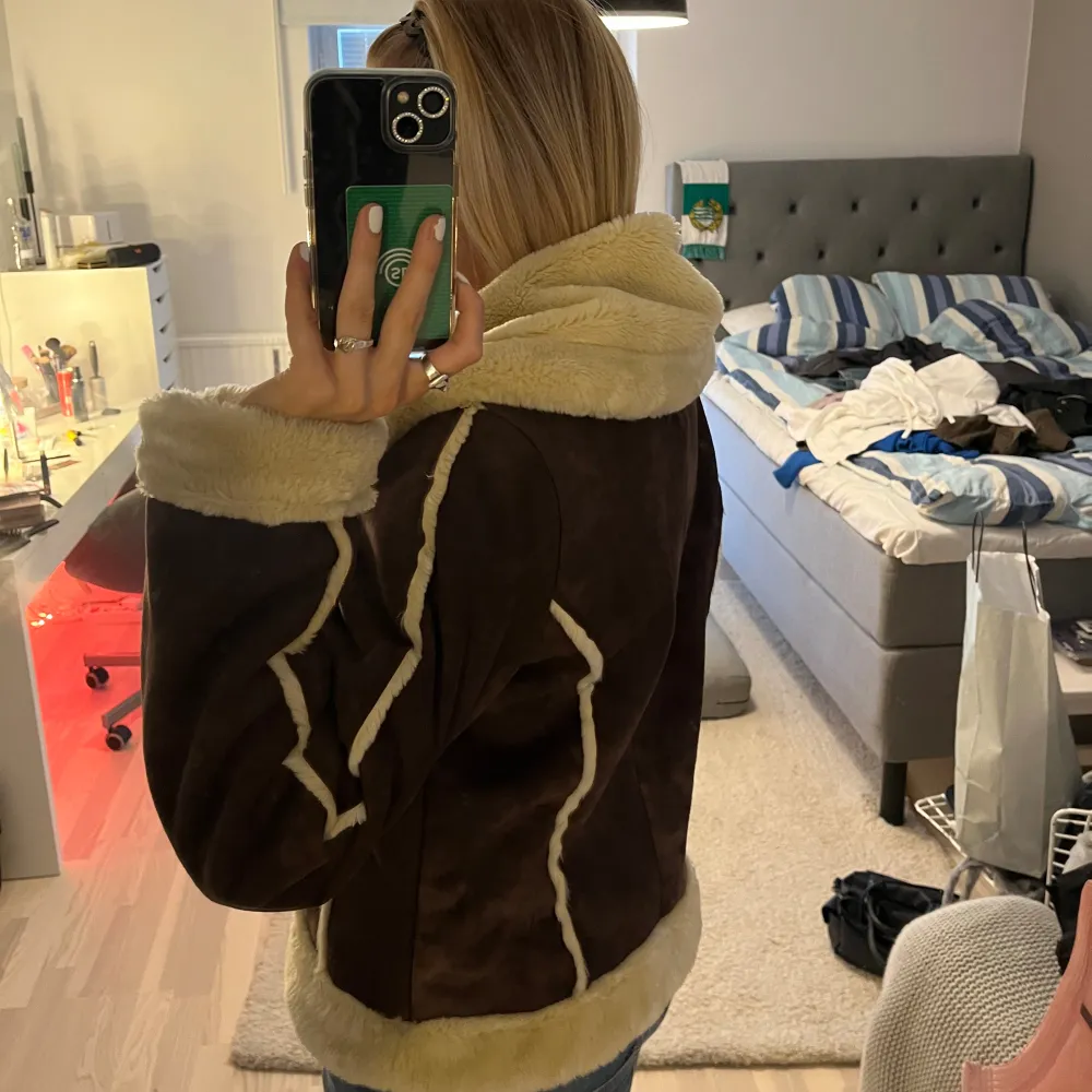Säljer nu min absoluta favorit pälsjacka från Mexx. Använt mycket men finns inga defekter alls! Ny pris 1,699kr. Skriv privat för fler biler eller frågor! Den är i storlek 40 men sitter som en 36/38! Pris kan diskuteras vid snabb affär . Takit.