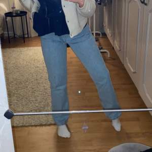 Fina jeans från weekday, mid waist, storlek 28 längd 30🥰