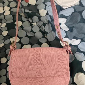 Rosa väska - Super söt lite vintage känsla väska från isadora 