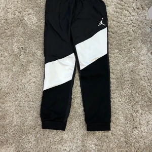 Jordan svarta byxor  -  Jordan svarta byxor