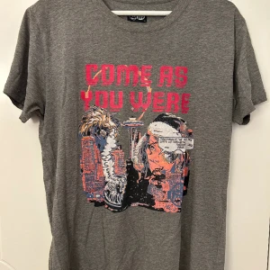 T-Shirt / Come As You Were - Normal användning - Gott skick