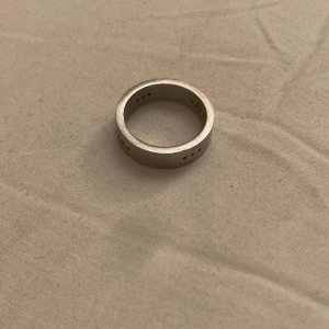 Ring - Ganska tjock ring