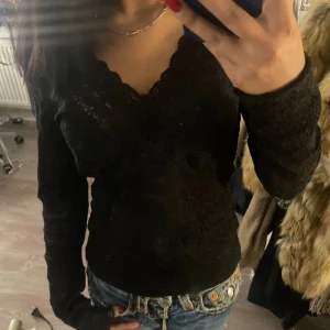 Spetts topp  - Säljer denna tröjan som inte kommer till användning 💓 storlek M men passar mig med S/xs❤️