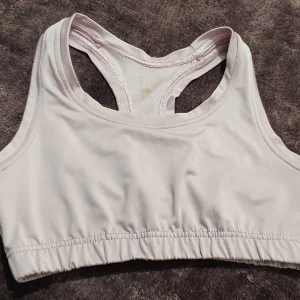 Träningstopp  - I fint skick,  storlek L.