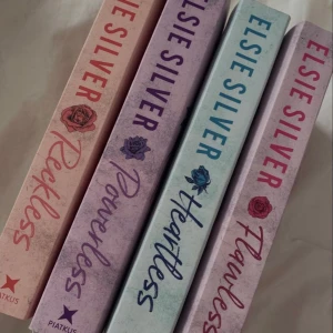 Böcker - Säljer denna skitbra bokserie, säljer för 450kr medans orginalpris är ca 800kr! 💕 Rekommenderar denna starkt, har läst hela serien! 