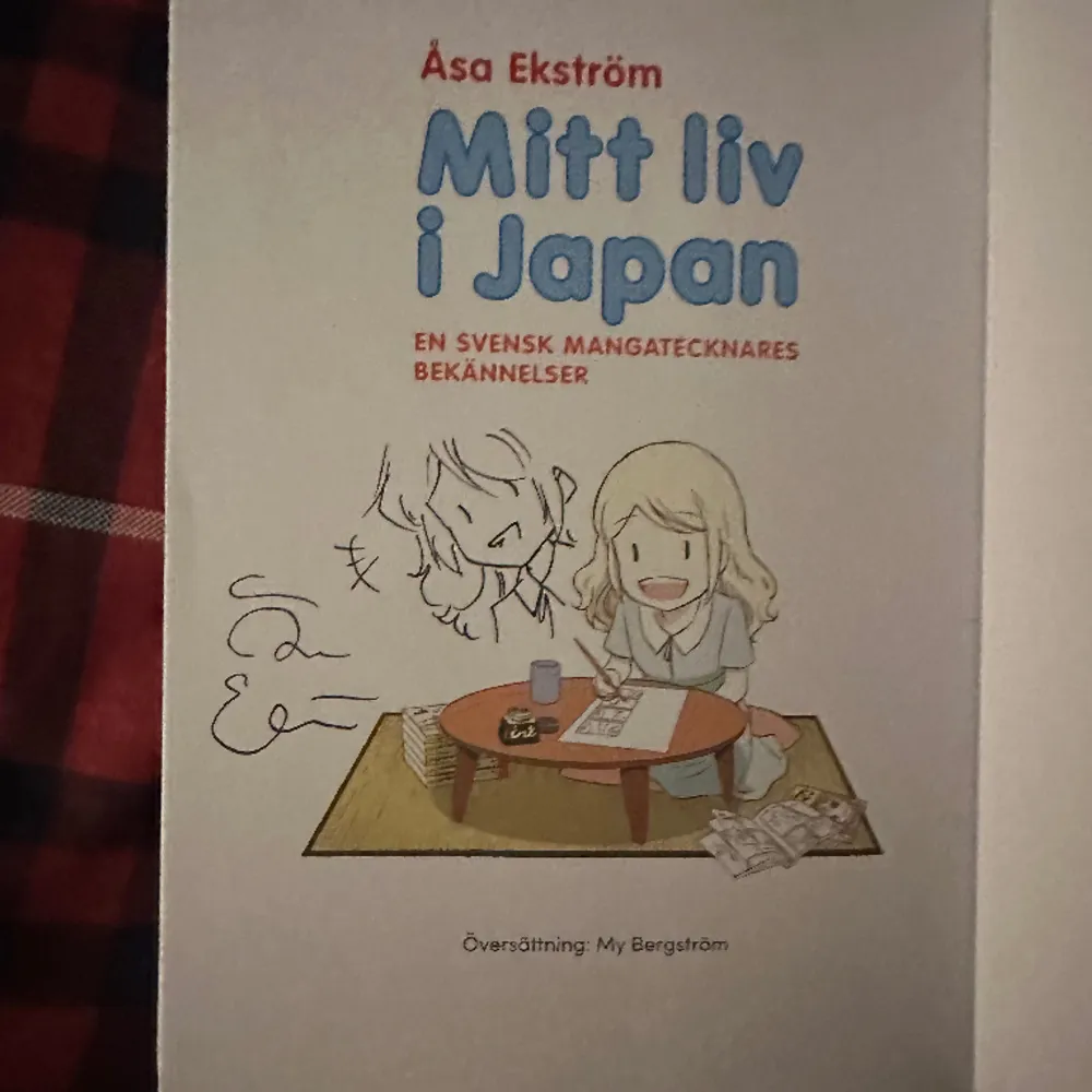signerad manga - mitt liv i japan av åsa ekström köpte den på ett event där jag träffade henne och fick den signerad på plats :). Övrigt.