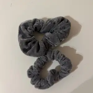 2 fina gråa scrunchies i mjukt material!💕
