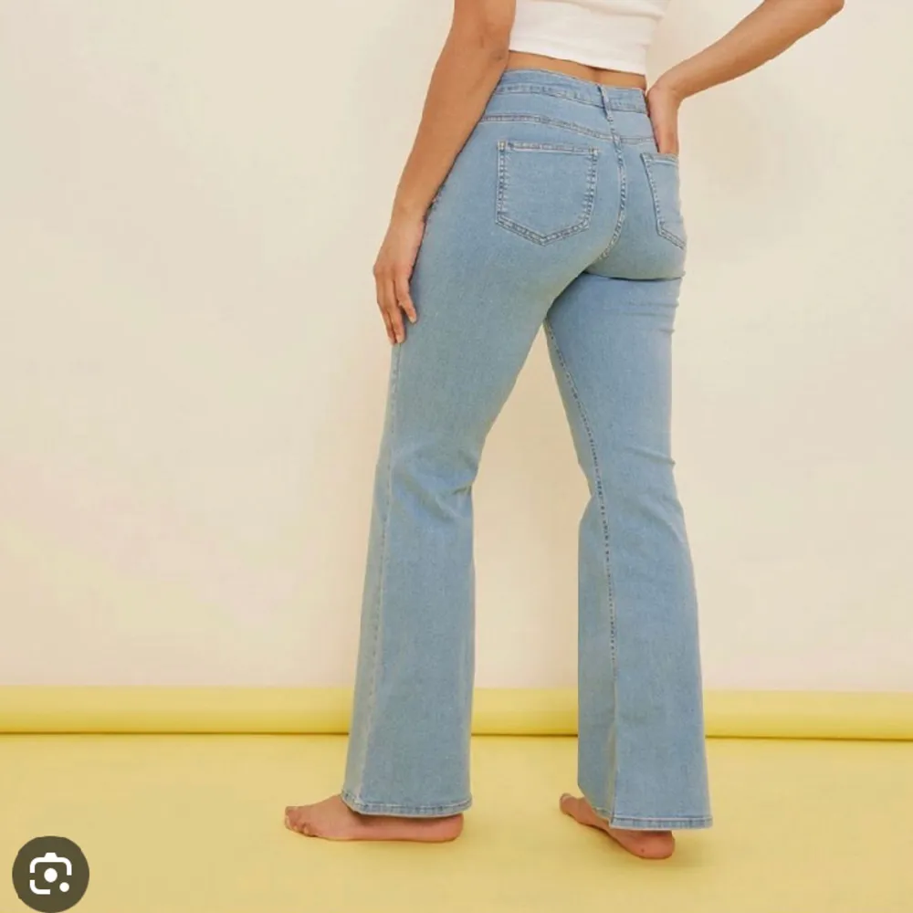 Jeans från misslisibells kollektion tillsammans med nakd med trendig framfickor. Passar mig som är ca 160. Jeans & Byxor.