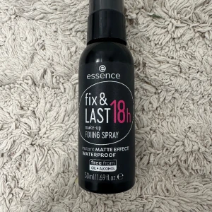 Setting spray - Oanvänd setting spray från essence.  50 ml