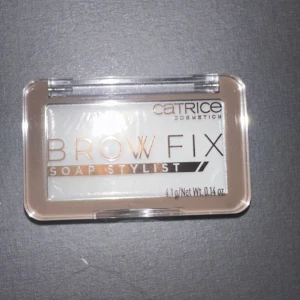 Brow soap  - Oanvänd brow soap från catrice. Säljes då den ej kommer till användning