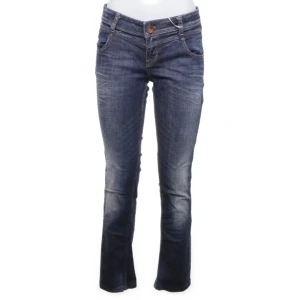 Lågmidjade jeans - Bra skick, storlek 36. Har tyvärr inga bilder på då dom ej passade. 💕 FRIFRAKT