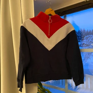 Tröja turtleneck - 🩷 Tröja, använd men i fint skick. Kontakta mig för att få mer information eller bilder på plaggen 💗