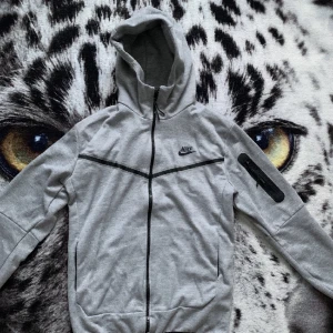 Nike tech fleece tracksuit  - Fin tracksuit, använd några gånger. 