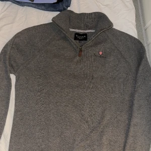 Tröja  - En stickad tröja från Bondelid, oanvänd i storlek M. 