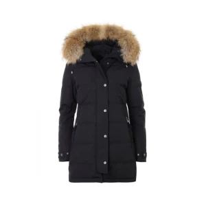 Hollies dunjacka  - Säljer min Hollies subway jacka i storlek 38. Kommer inte till användning då jag inte använder äkta päls längre. Fint skicks och fler bilder kan skickas om så önskas. Nypris ca 4800kr.