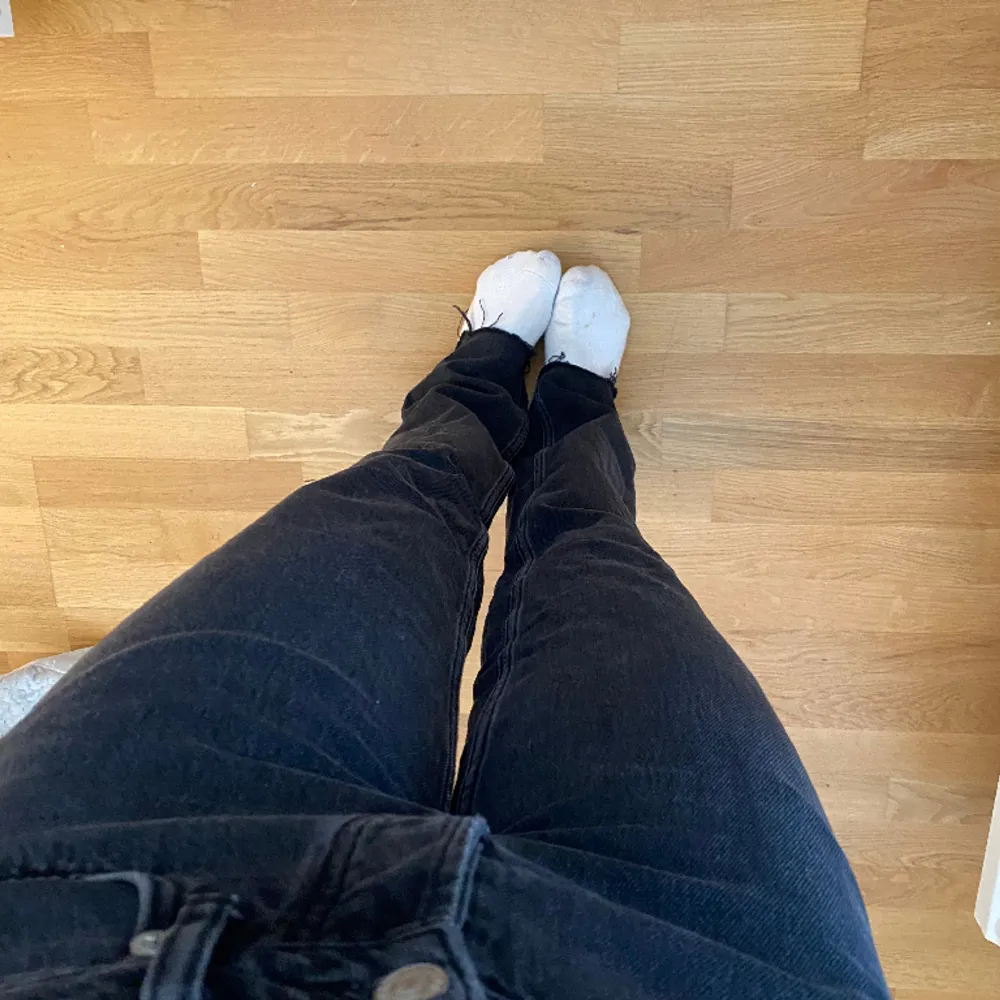 Svarta jeans ifrån lager 157 i stolek xxs. Avklippta men passar mig som är 1,62💗. Jeans & Byxor.