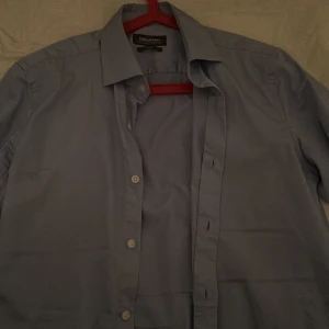 Blå skjorta - Blå som himmelen 