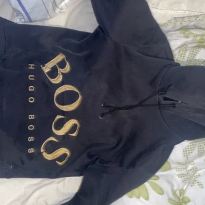 Hugo boss hoodie - Säljer denna Hugo boss hoodie för att den it passar mer. Äkta.