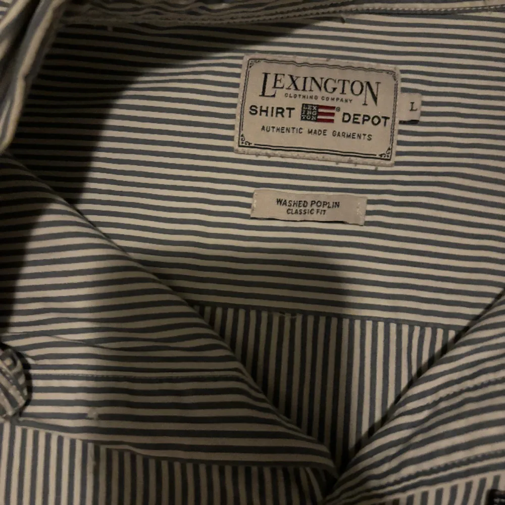 Lexington skjorta, aldrig använd då den va för stor. . Skjortor.