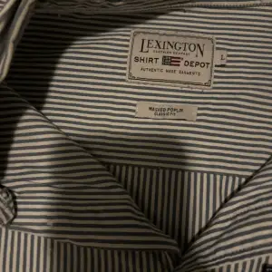 Lexington skjorta, aldrig använd då den va för stor. 