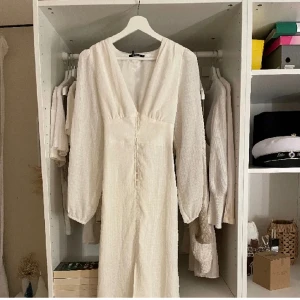 Vit lång klänning  - Vit lång klänning 