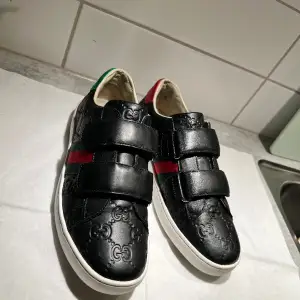 Unika Gucci skor som endast är använda 4 gånger🖤Priset är diskuterbart vid snabb affär 🖤