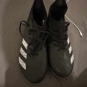 Adidas predator - Adidas fotbollsskor/futsalsskor, Säljer pga ingen användning.