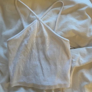 asymmetriskt linne  - jätte gulligt linne från zara 🤍