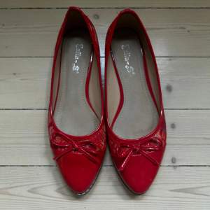 Söta klarröda lack ballerina skor med rosett ❤️❤️