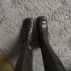 Vero Moda Boots - Jättesöta 90s boots i brunt. 