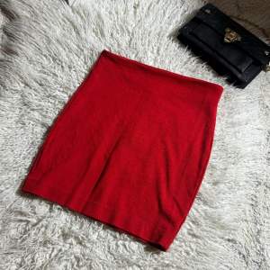 Kort kjol från Gina Tricot