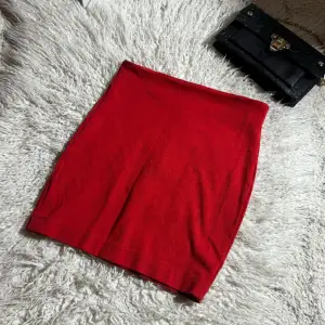 Kort kjol från Gina Tricot