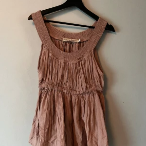 Rosa topp - Jättesöt gammal rosa sommar topp💞 köpt secondhand men i bra skick, säljs då den inte kom till användning🩷