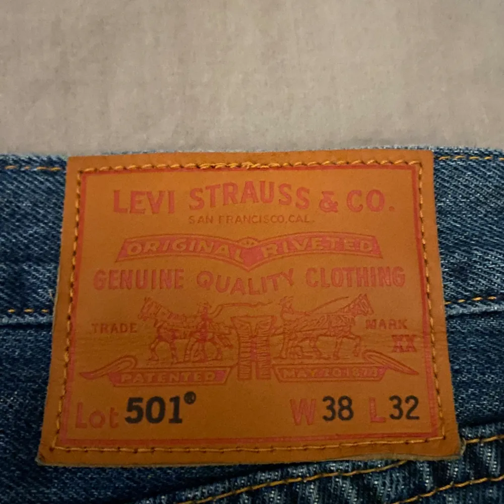 Ett par Levis jeans 501 i storlek 38x32. Jeans & Byxor.
