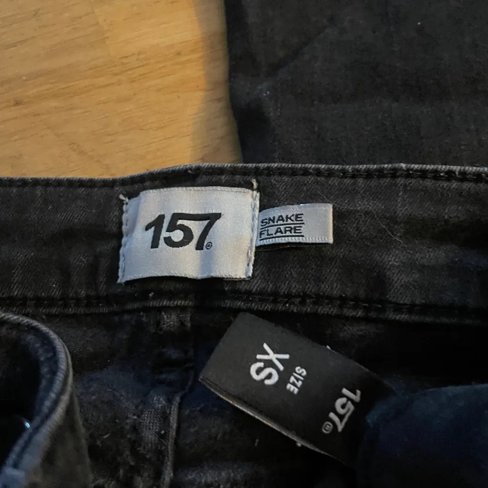 Utsvänga jeans från lager 157. I storlek Xs, väger 483 gram så frakten blir 72 kronor.. Jeans & Byxor.