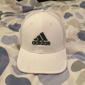 Adidas keps - Adidas keps använd ett fåtal gånger. Kan köras ut för ersättning. 
